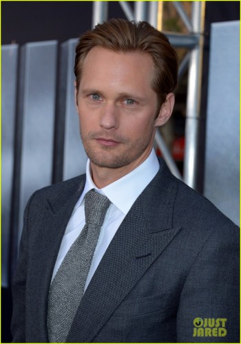 alexander-skarsgard-battleship-premiere-with-liam-neeson-02.jpg