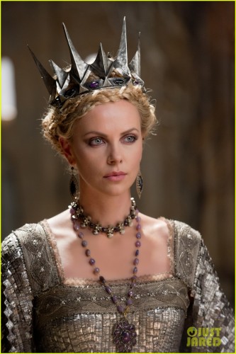 kristen-stewart-charlize-theron-new-snow-white-stills-07.jpg