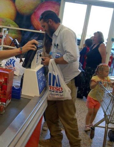 tescomjte5kSUNw1rma7y3o1_400.jpg