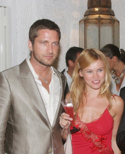 phoca_thumb_l_gerard butler yuliya mayarchuk 2.jpg