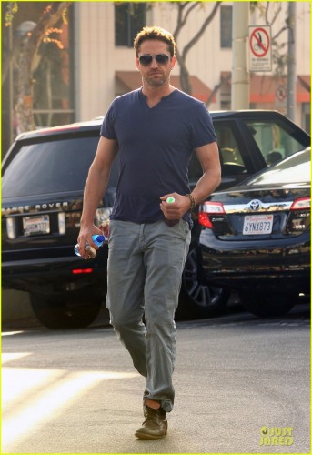 gerard-butler-variety-is-the-spice-of-life-09.jpg
