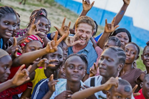 Gerard-Butler-in-Liberia-as-part-of-a-visit-to-Marys-Meals-projects-2944223.jpg