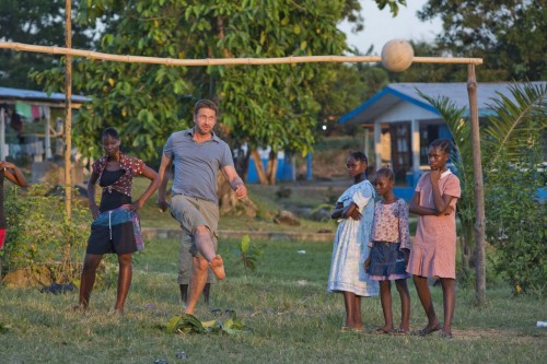 Gerard-Butler-in-Liberia-as-part-of-a-visit-to-Marys-Meals-projects-2944267.jpg