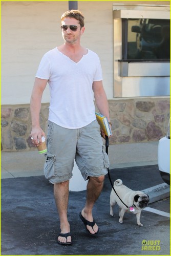 gerard-butler-i-feel-comfortable-in-a-suit-13.jpg