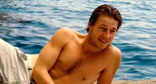 Luke-Bracey-06.jpg