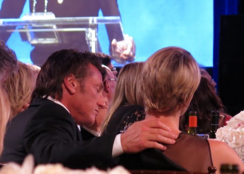 1542_sean_penn_and_sharlize_theron.jpg