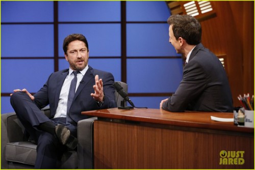 gerard-butler-tried-to-hide-his-tears-while-watching-dragon-2-05.jpg