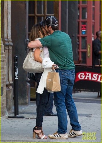 gerard-butler-hugs-kisses-mystery-woman-02.jpg
