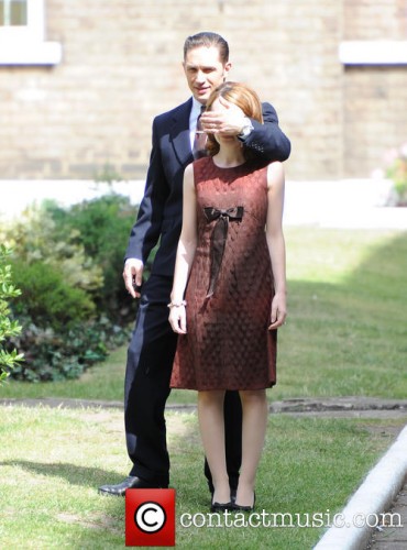 tom-hardy-emily-browning-legend-filming_4285787.jpg