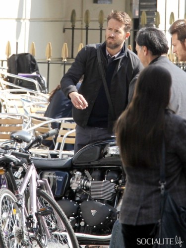 ryan-reynolds-criminal-set-09082014-03-435x580.jpg