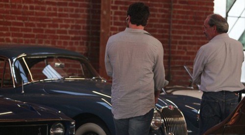 gerard-butler-goes-classic-car-shopping-77766-7.jpg