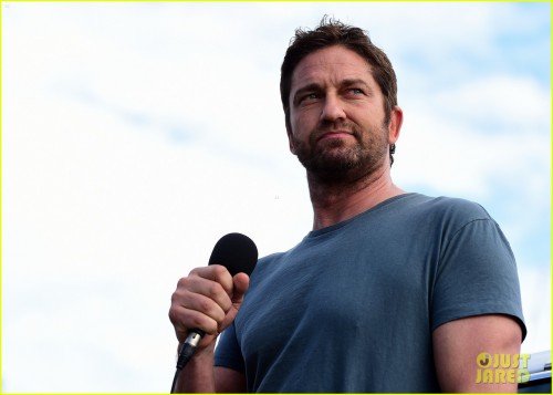gerard-butler-daytona-500-02.jpg