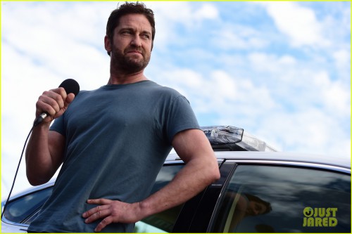 gerard-butler-daytona-500-10.jpg