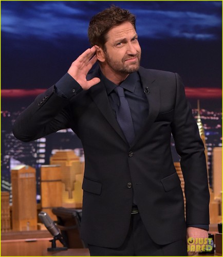 gerard-butler-plays-slapjack-with-jimmy-fallon-watch-now-08.jpg