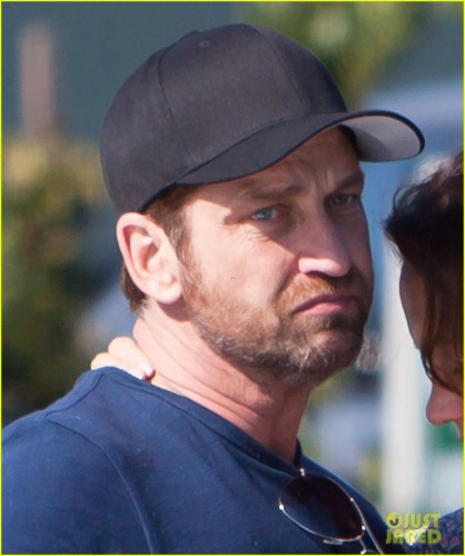 gerald-butler-and-his-bae-share-intimate-moment-01 (1).jpg