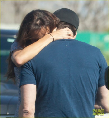 gerald-butler-and-his-bae-share-intimate-moment-04.jpg