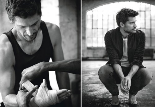 nikolaj-coster-waldau-wrapping-hand-kneeling-barefoot-HSS.jpg