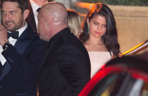 300B0A6700000578-3394270-Looking_unhappy_Selena_Gomez_looked_noticeably_sad_as_she_left_t-m-37_1452536989292-620x400.jpg