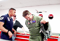 tumblr_o5p68560LN1tl3keso5_250.gif