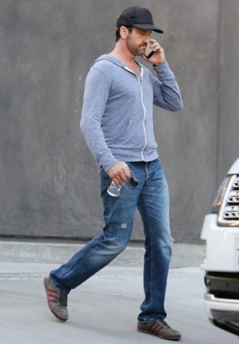 Gerard+Butler+Gerard+Butler+Out+Los+Angeles+V8WiwsRlYT8l.jpg