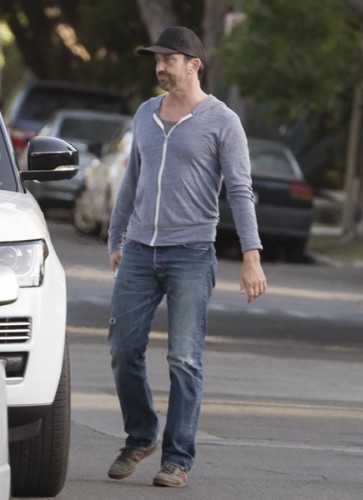 Gerard+Butler+Gerard+Butler+Out+Los+Angeles+9EqDOoDJ8Pml.jpg
