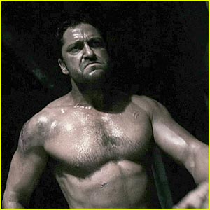 gerard-butler-shirtless-gamer.jpg
