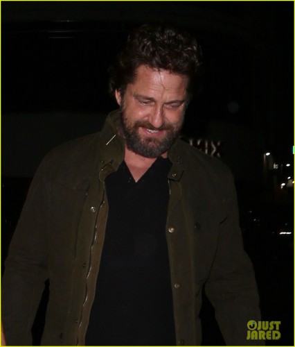 gerard-butler-morgan-brown-all-smiles-on-date-night-06.jpg
