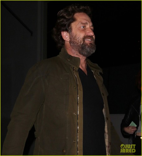 gerard-butler-morgan-brown-all-smiles-on-date-night-05.jpg