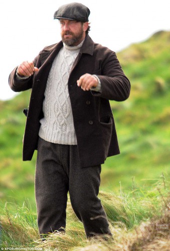3F026E6E00000578-4386996-Worlds_away_Hollywood_heartthrob_Gerard_Butler_ditched_his_Spart-m-107_1491493104608.jpg