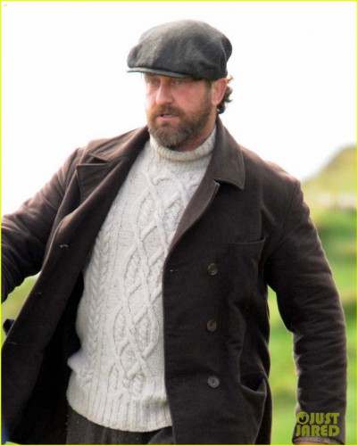 gerard-butler-gets-to-work-on-keepers-in-the-fields-of-scotland-02.jpg