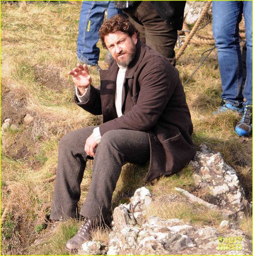 gerard-butler-continues-filming-keepers-in-scotland-03.jpg