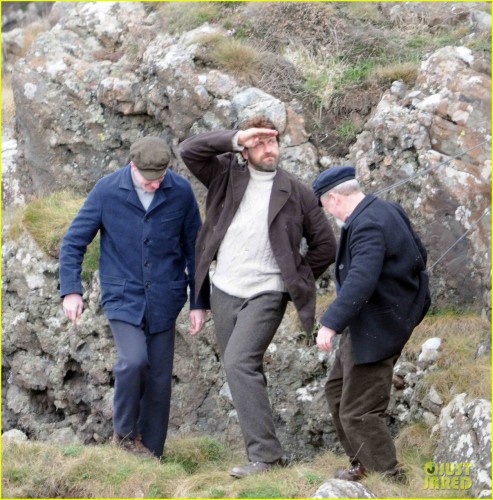 gerard-butler-continues-filming-keepers-in-scotland-05.jpg