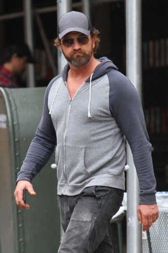 1004482_FLY_1179494_GERARD_BUTLER_003_689244a159b279abd7b52509d09c860e.jpg