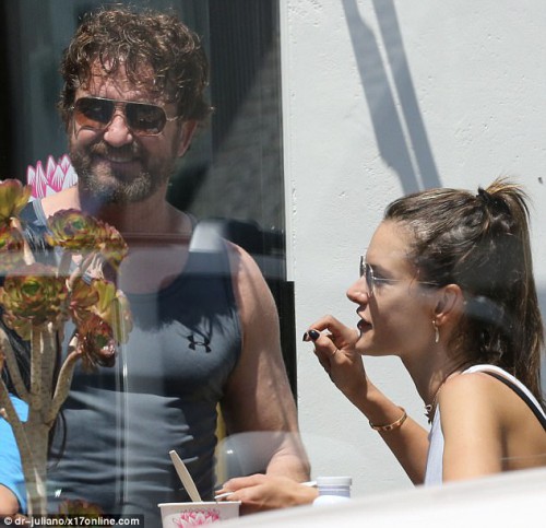 40E5FB7B00000578-0-Healthy_hangout_Both_lookers_were_effortlessly_attractive_while_-m-12_1496012620172.jpg