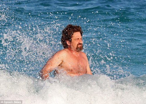 41F242C100000578-4657408-Making_waves_Meanwhile_the_actor_has_been_busy_filming_the_upcom-a-63_1498932245847.jpg