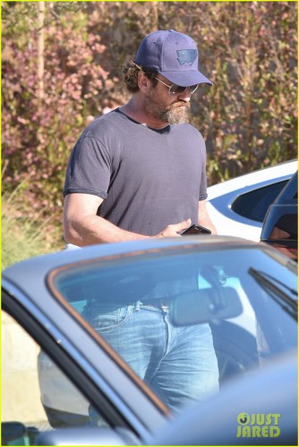 gerard-butler-ex-morgan-brown-dinner-date-malibu-03.jpg