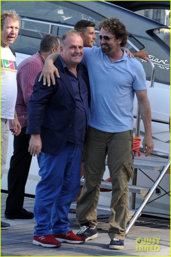 gerard-butler-ischia-film-festival-arrival-04.jpg