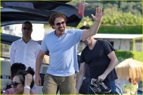 gerard-butler-ischia-film-festival-arrival-02.jpg