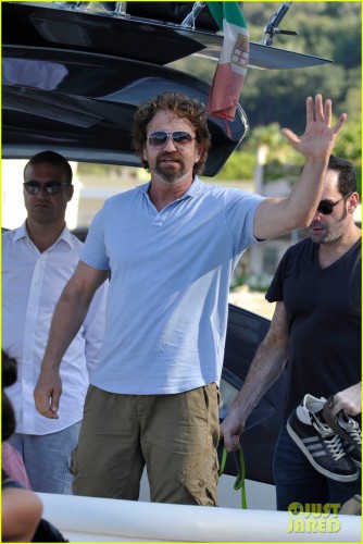 gerard-butler-ischia-film-festival-arrival-01.jpg
