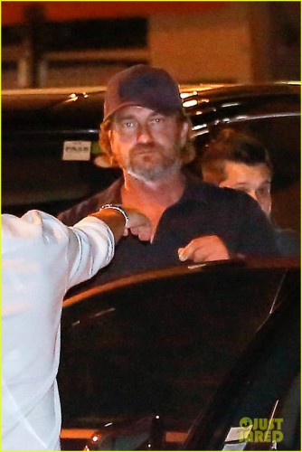 gerard-butler-enjoys-cabaret-night-out-in-saint-tropez-02.jpg