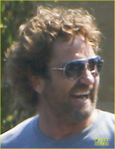 gerard-butler-wraps-up-his-weekend-in-malibu-03.jpg