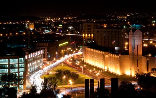 Yerevan_at_night.jpg
