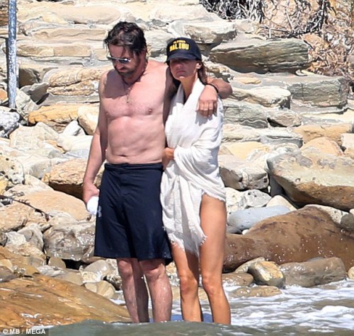 4432A25100000578-4878212-On_again_Their_outing_comes_less_than_a_month_after_the_couple_r-m-25_1505255850862.jpg