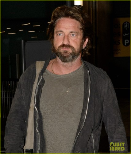 gerard-butler-arrives-in-london-following-motorcycle-accident-06.jpg