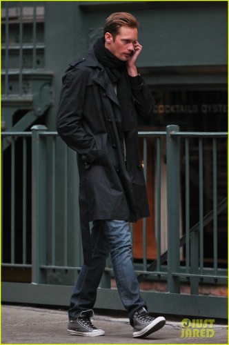 alexander-skarsgard-phone-call-soho-01.jpg