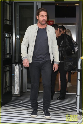 23-36-57-gerard-butler-hits-london-to-promote-new-movie-hunter-killer-02.jpg