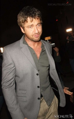 47702_gerardbutler-villa-photos-032108-01-430x692[1].jpg