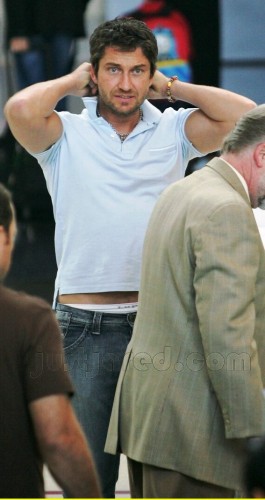gerard-butler-underwear-05[1].jpg