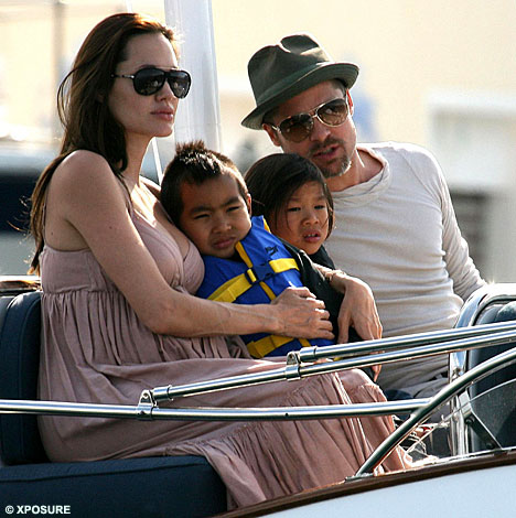 JoliePittKidsXP_468x470.jpg
