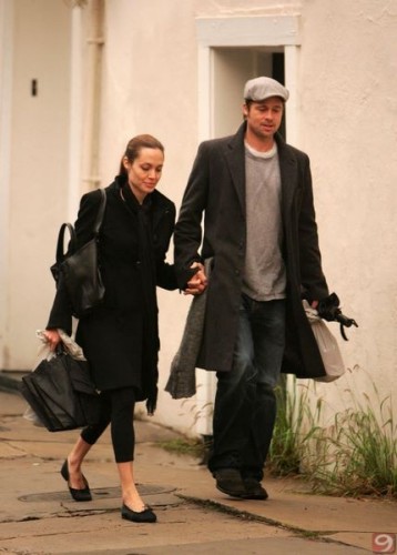 Angelina-Jolie-and-Brad-Pitt-shopping.jpg